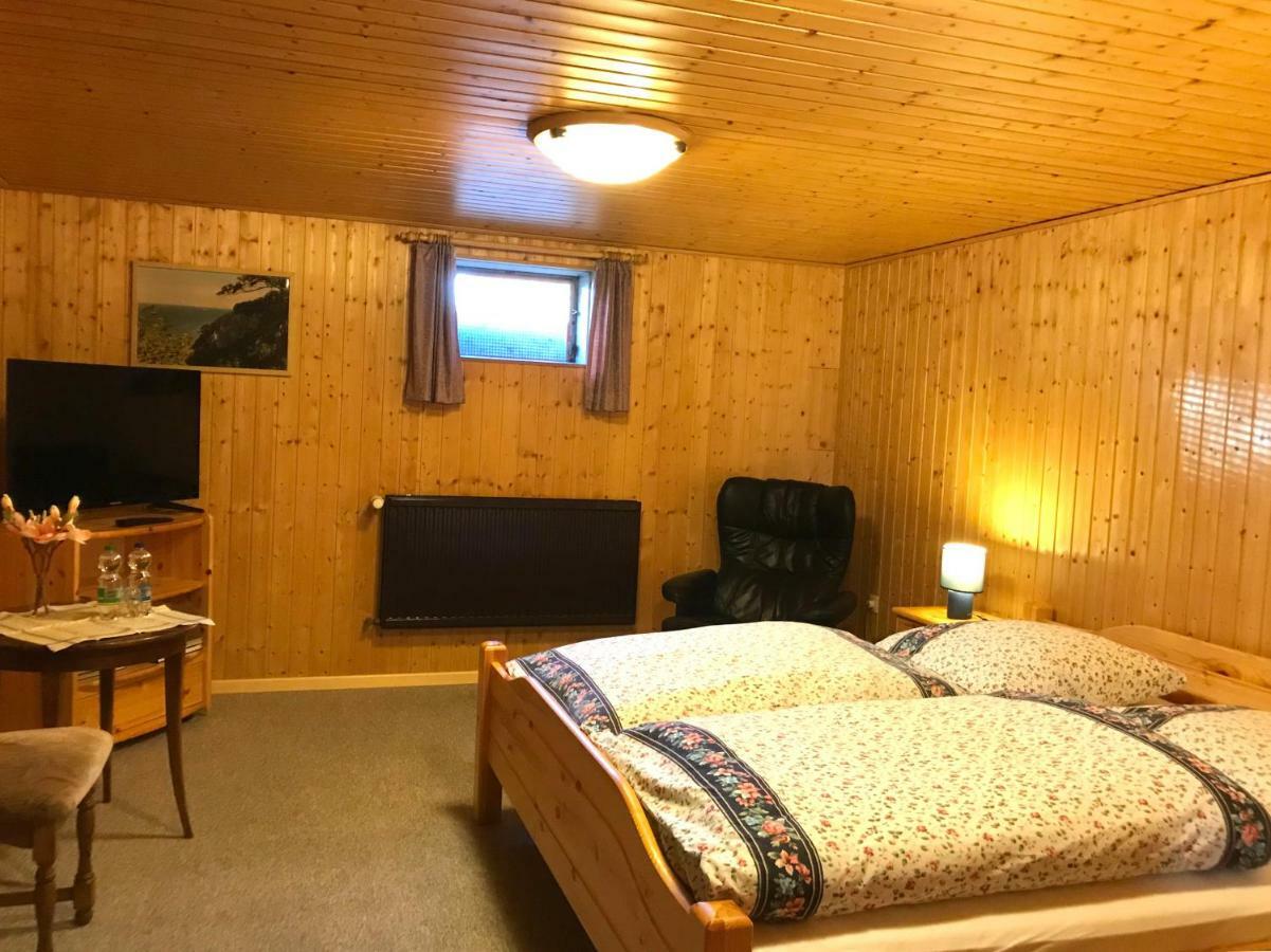 Schoenes Kellerzimmer Mit Bad Daire Mittelangeln Dış mekan fotoğraf
